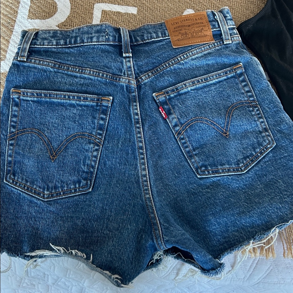 Levi’s premium Denim ribcage High-Waisted Women Shorts size 27 - Picture 5 of 9